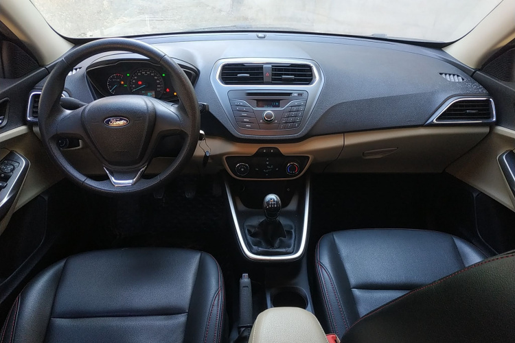 福特 福睿斯 2017款 改款 1.5L 手动舒适型中控内饰12