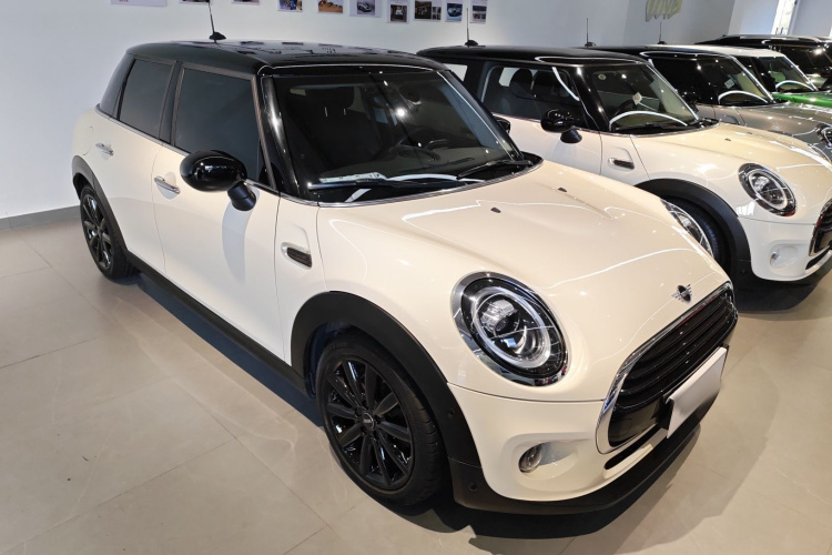 MINI 2021款 1.5T COOPER 艺术家 五门版车身外观3
