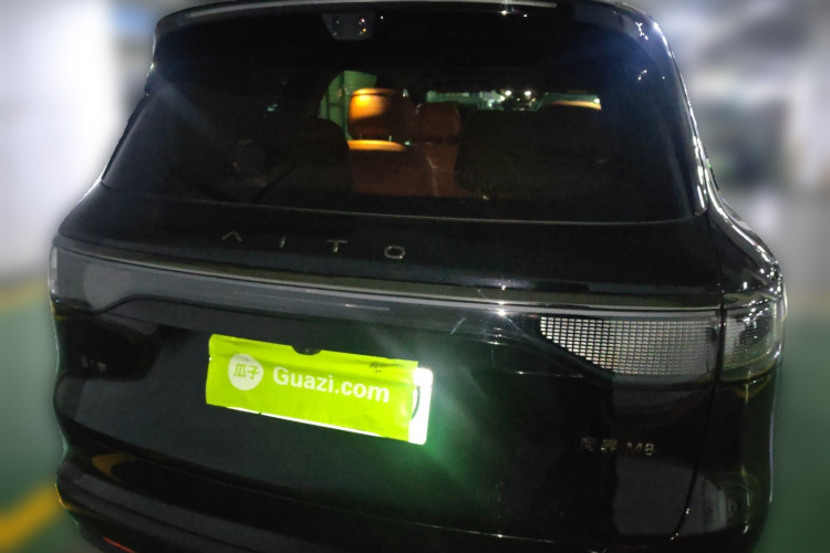 鸿蒙智行 问界M8 2025款 增程 Max+版 53.4kWh 6座版车身外观6