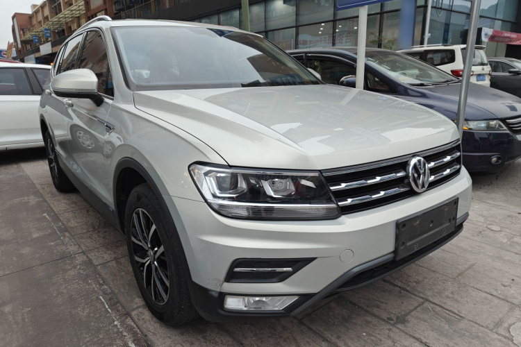 大众 途观L 2018款 280TSI 自动两驱舒适版车身外观3