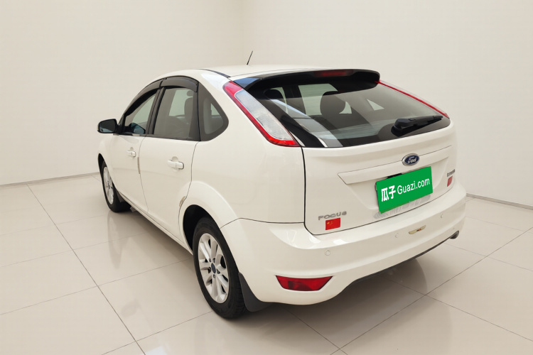 福特 福克斯 2013款 两厢经典 1.8L 自动基本型车身外观5