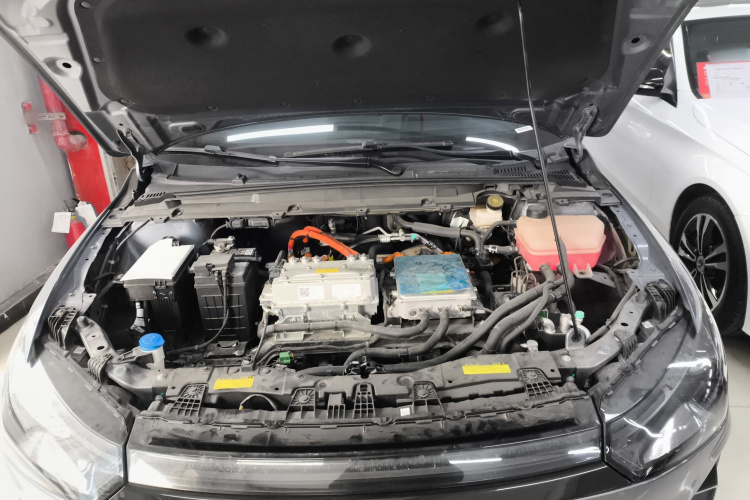 小鹏P5 2022款 550P机舱底盘24