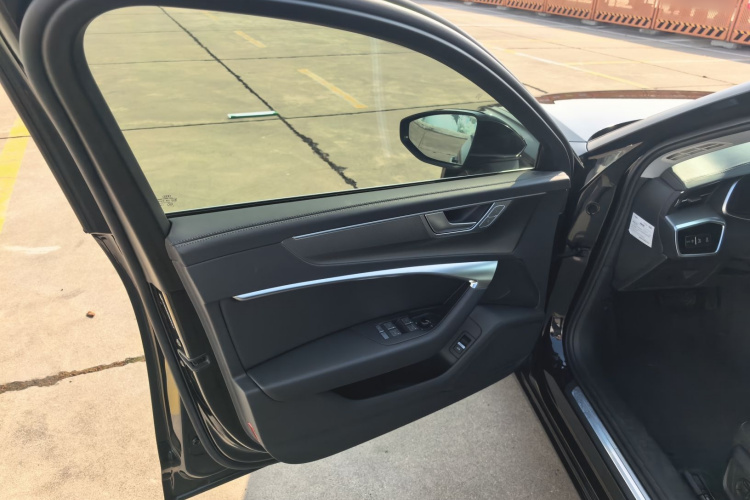 奥迪A6L 2024款 45 TFSI 臻选致雅型中控内饰7002