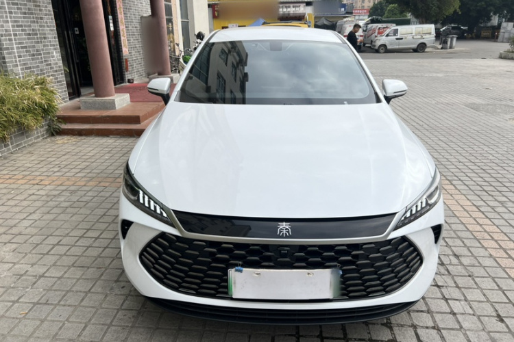 比亚迪 秦PLUS 2025款 DM-i 智驾版 55KM领先型车身外观6006