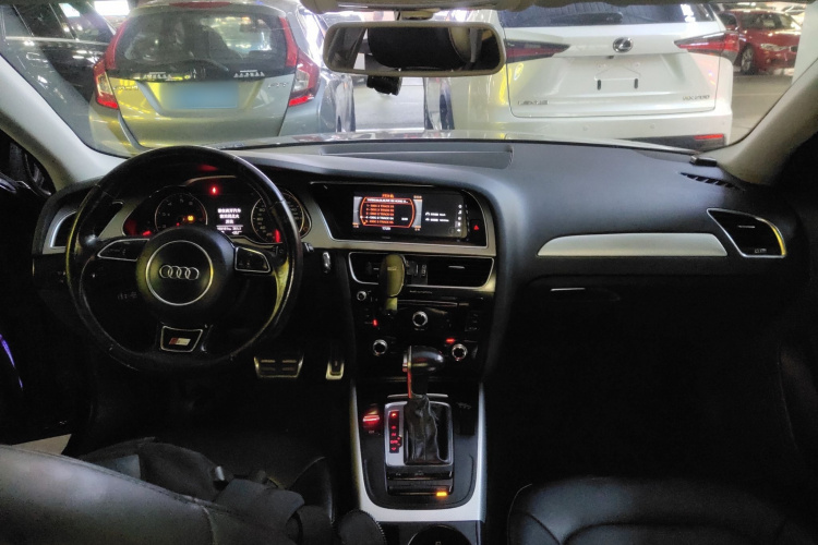 奥迪A4L 2015款 35 TFSI 自动标准型中控内饰12