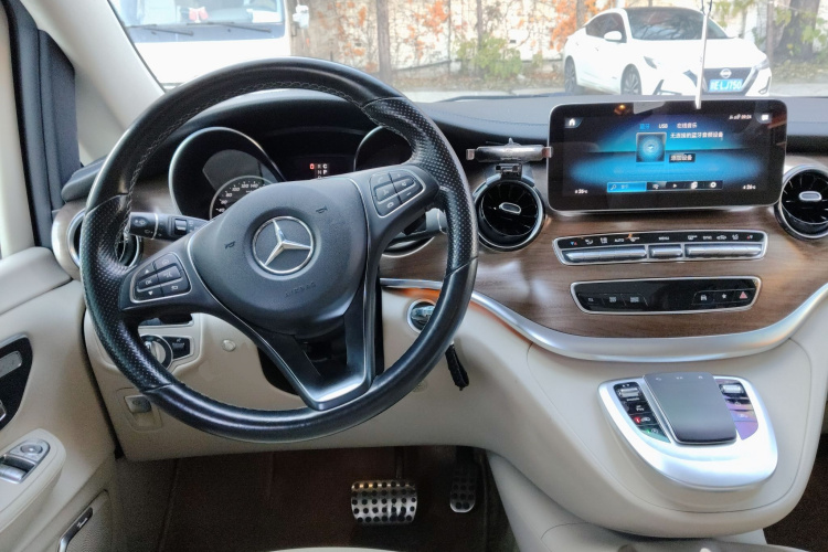 奔驰V级 2021款 V 260 L 长轴距尊贵版中控内饰13