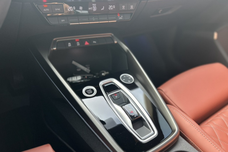 奥迪A3 2025款 Sportback 35TFSI 飞驰尊享型中控内饰7005