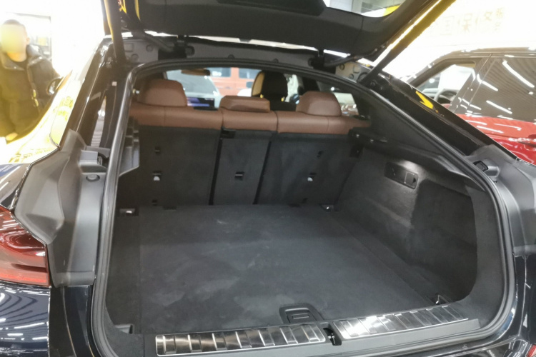 宝马X6 2023款 xDrive40i 尊享型 M运动套装机舱底盘23