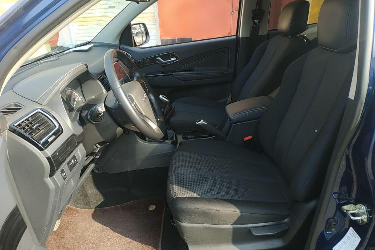 五十铃 铃拓 2020款 2.5T两驱手动领航版 国VI 加长版JE4D25Q6A局部细节19