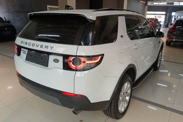 路虎 发现神行 2017款 2.0T SE车身外观7