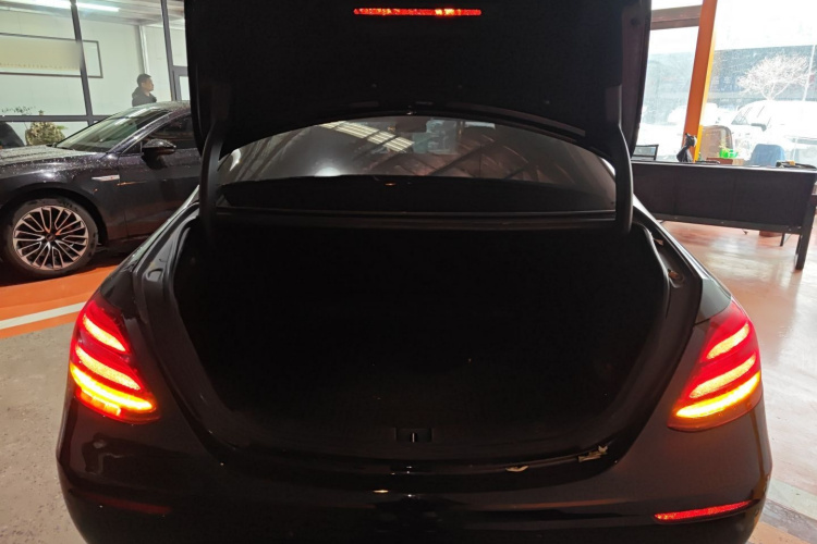 奔驰E级 2016款 E 200 L局部细节23