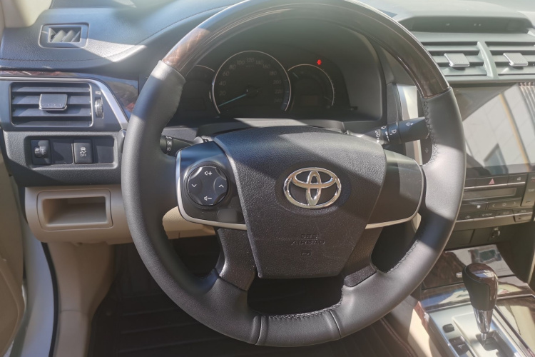 丰田 凯美瑞 2015款 2.0G 领先版中控内饰7008