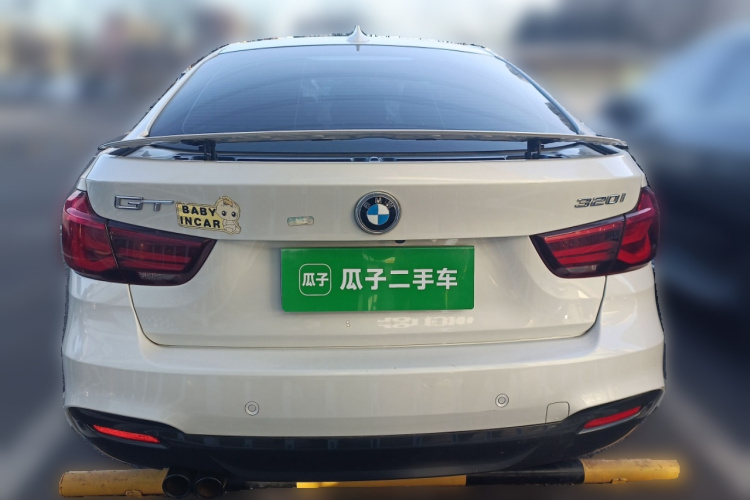 宝马3系GT 2020款 320i M运动曜夜版车身外观6