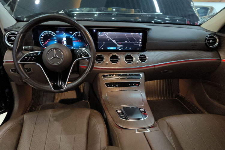 奔驰E级 2021款 改款 E 300 L 时尚型中控内饰12