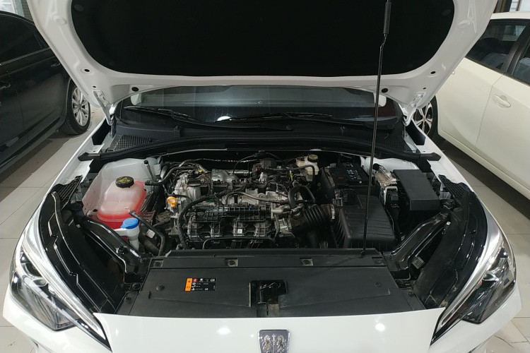 荣威i5 2023款 1.5L 手动舒享版机舱底盘24