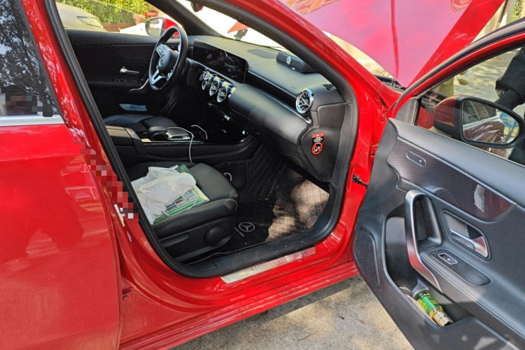 奔驰A级(进口) 2019款 A 200 动感型局部细节9005