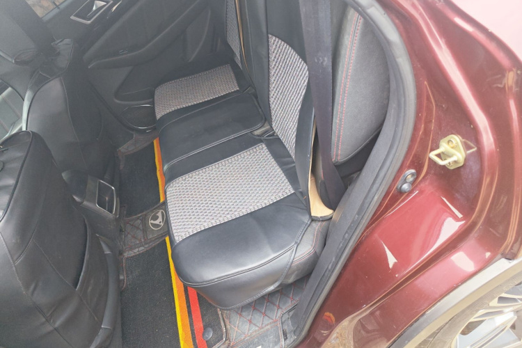 猎豹汽车 猎豹CS10 2015款 2.0T 手动至尊型中控内饰21