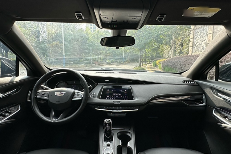 凯迪拉克XT4 2022款 28T 两驱风尚型中控内饰7001