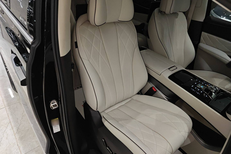 腾势D9 2024款 DM-i 980 四驱旗舰型中控内饰41