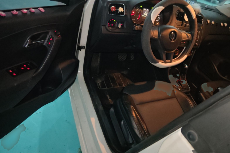 大众 Polo 2014款 1.6L 自动舒适版中控内饰20