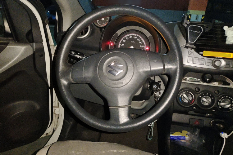 铃木 奥拓 2013款 1.0L 手动豪华型中控内饰13