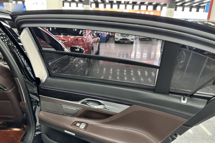 宝马7系 2018款 730Li 尊享型 M运动套装局部细节9002