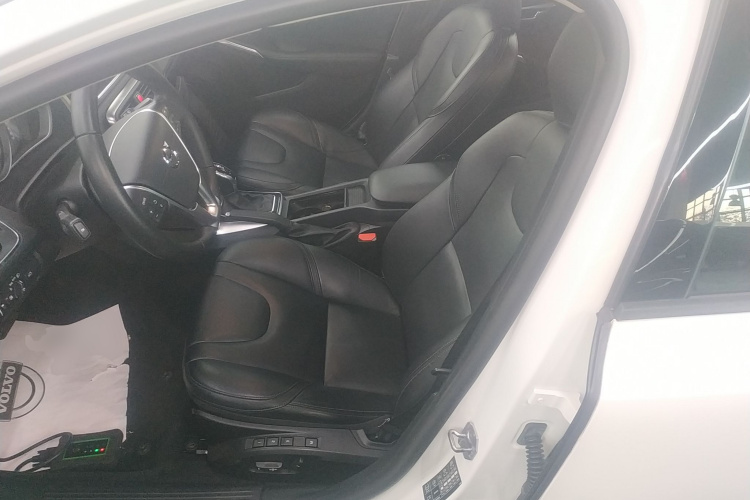 沃尔沃V40 2017款 T3 智逸版中控内饰19