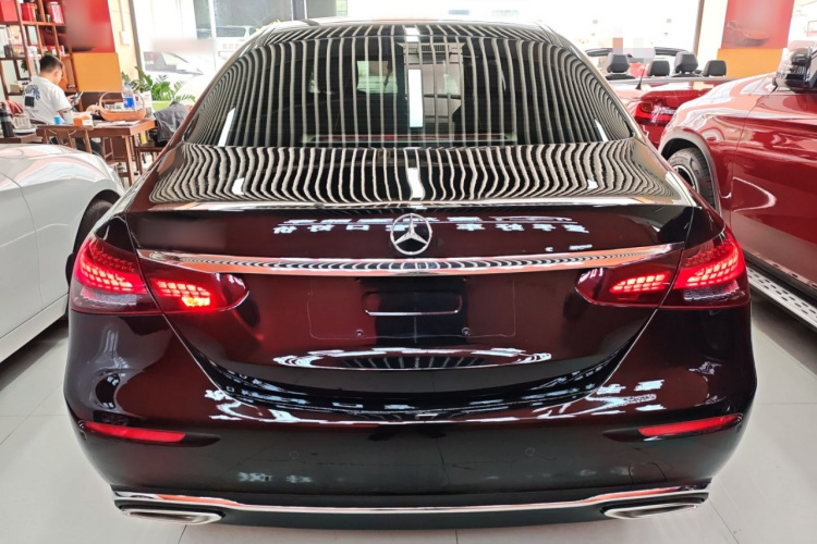 奔驰E级 2023款 E 300 L 豪华型车身外观6