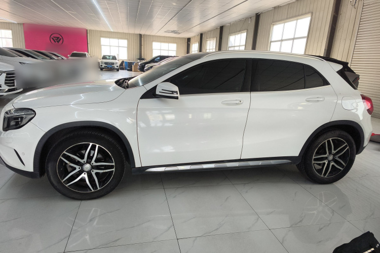 奔驰GLA 2016款 GLA 200 时尚型车身外观4