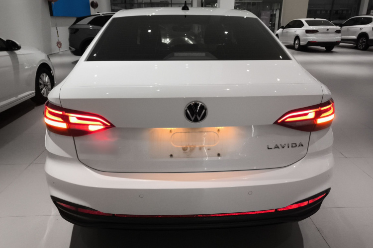 大众 朗逸 2023款 改款 1.5L 自动得逸版车身外观6