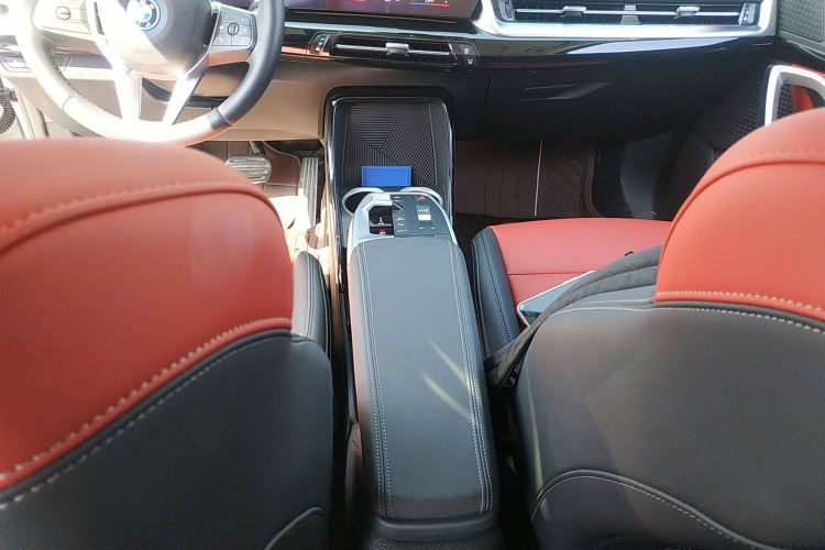 宝马iX1 2023款 eDrive25L X设计套装局部细节18