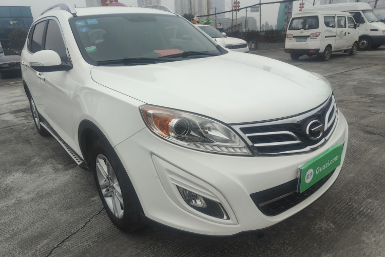 广汽传祺 传祺GS5 2014款 2.0L 自动两驱周年增值版车身外观3