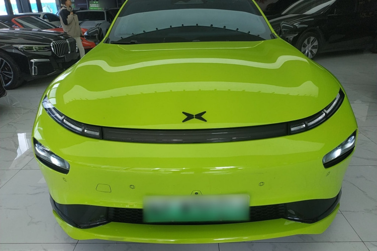 小鹏P7 2021款 670E鹏翼版车身外观2