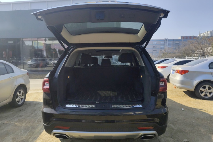 红旗HS7 2022款 2.0T DCT两驱智联旗享版 五座机舱底盘23