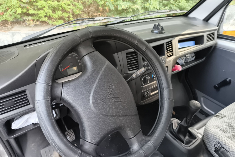 五菱汽车 五菱之光 2023款 1.5L 实用型 5/7座中控内饰13