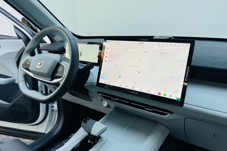 长安UNI-Z新能源 2024款 蓝鲸智电iDD 125km 领先型中控内饰7004