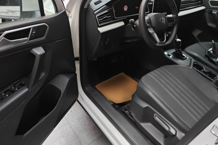 大众 途观L 2022款 330TSI 自动两驱舒享版中控内饰20