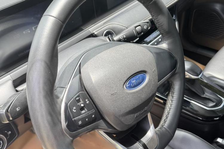 福特 福睿斯 2021款 1.5L 自动钻石版车身外观6004