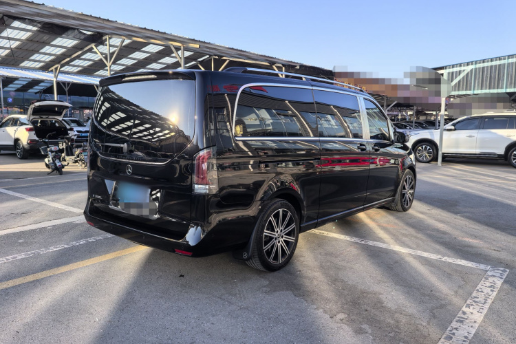 奔驰V级 2024款 V 300 L 长轴距尊贵版车身外观6006
