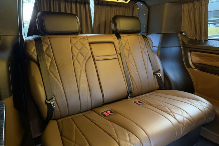 钧天黑武士Youth 2025款 2.0T 汽油巅峰版中控内饰7008