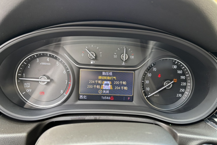 别克 君威 2024款 25T 超享版中控内饰7010