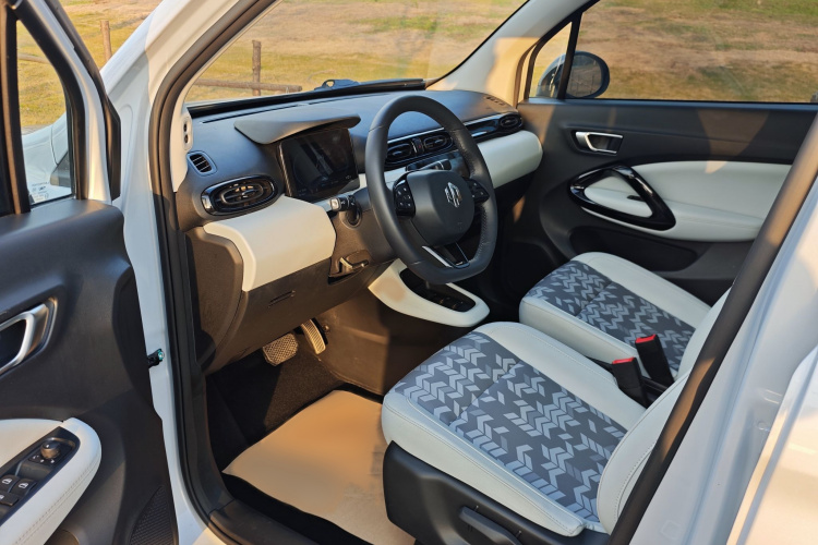 零跑汽车 零跑T03 2022款 星钻版中控内饰7006