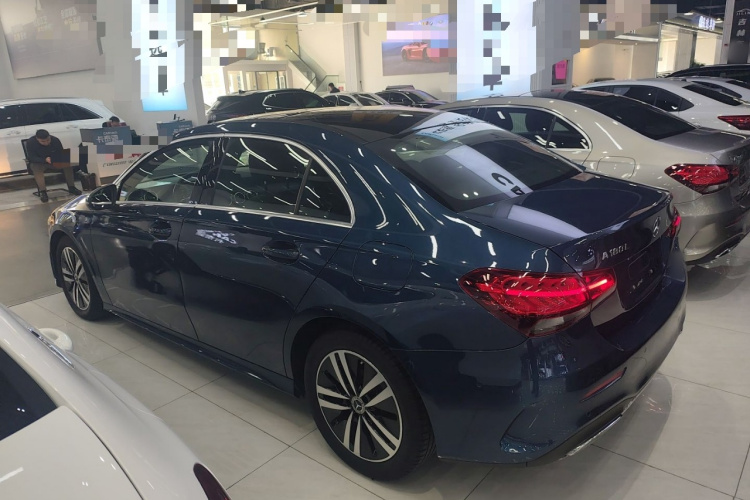 奔驰A级 2019款 A 180 L 运动轿车车身外观6003