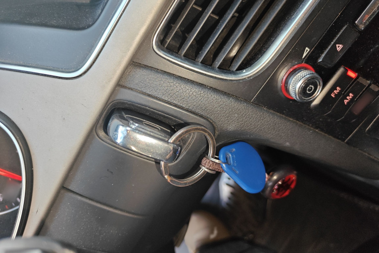 奥迪A4L 2015款 35 TFSI 自动标准型中控内饰7001