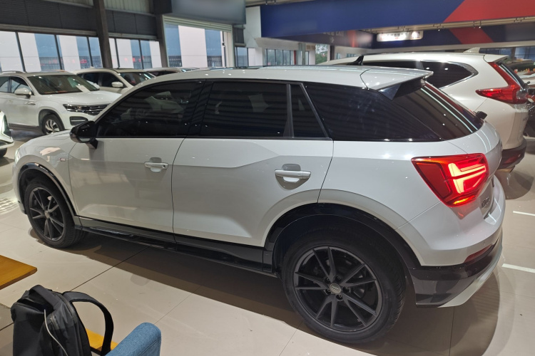 奥迪Q2L 2020款 35 TFSI 进取动感型车身外观4