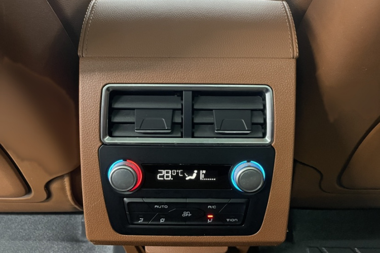 众泰T700 2017款 2.0T 自动旗舰型中控内饰7014