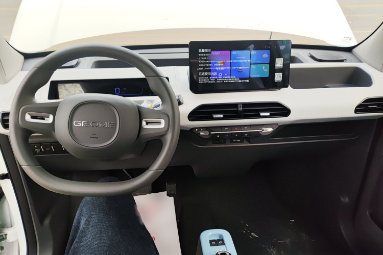 吉利银河 2024款 熊猫mini 200km 耐力熊中控内饰7002