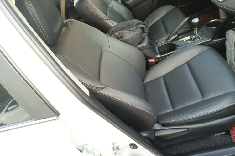 丰田 RAV4荣放 2015款 2.5L 自动四驱精英版局部细节41