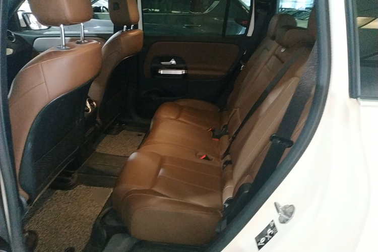 奔驰GLB 2023款 GLB 200 动感型中控内饰7004