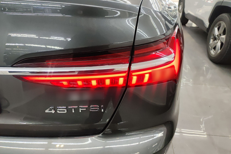 奥迪A6L 2019款 45 TFSI 臻选动感型车身外观9